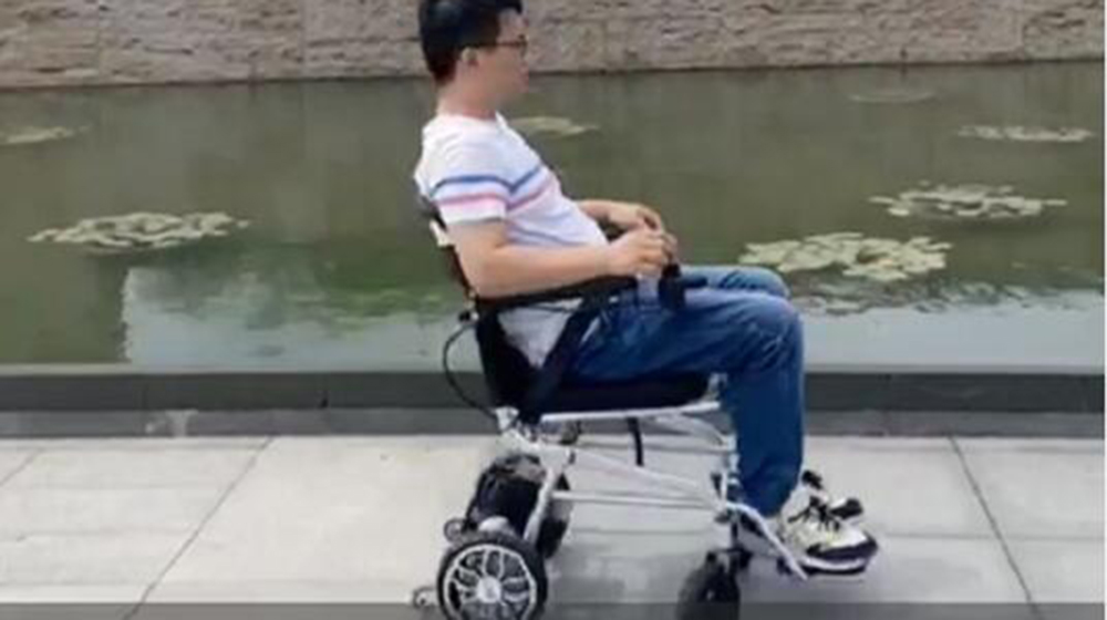 电动轮椅车dyn18a-lw-zj演示视频
